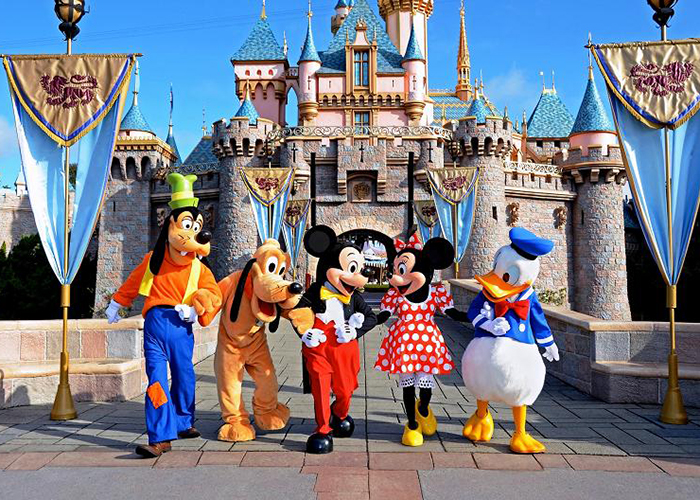 https://d3r8gwkgo0io6y.cloudfront.net/upload/US/USA-Disneyland-3.jpg