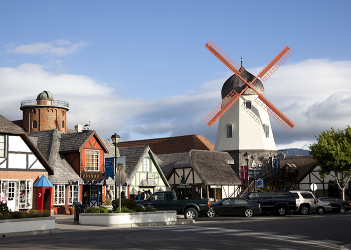 https://d3r8gwkgo0io6y.cloudfront.net/upload/US/USA-solvang-1.jpg