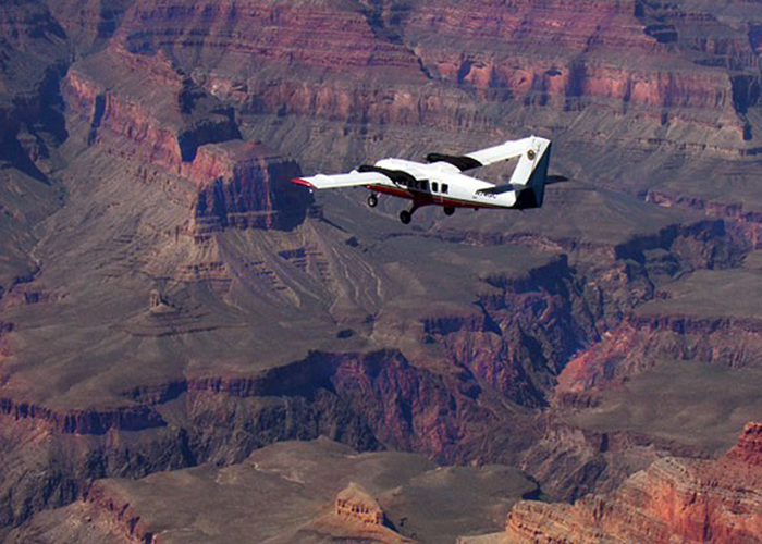 https://d3r8gwkgo0io6y.cloudfront.net/upload/UW/USA-grand-canyon-plane-3.jpg