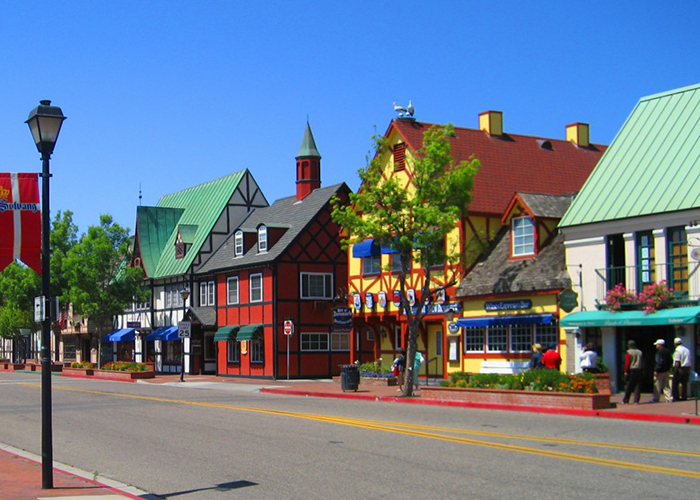 https://d3r8gwkgo0io6y.cloudfront.net/upload/UW/USA-solvang-2.jpg