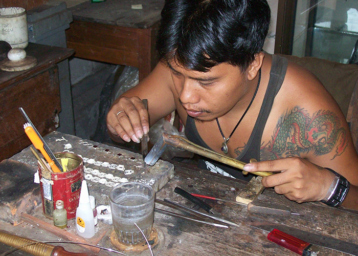 https://d3r8gwkgo0io6y.cloudfront.net/upload/WI/asia-Indonesia-Bali-Celuk2.jpg