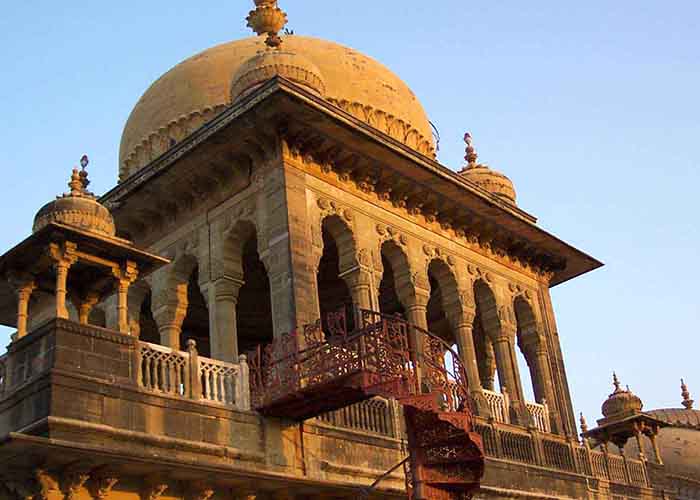 https://d3r8gwkgo0io6y.cloudfront.net/upload/WR/India-gujarat-mandvi-vijay-vilas-palace-1.jpg