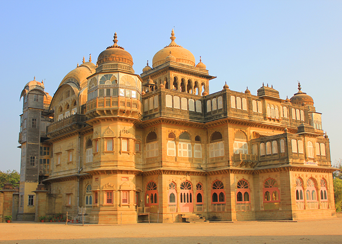 https://d3r8gwkgo0io6y.cloudfront.net/upload/WR/India-gujarat-mandvi-vijay-vilas-palace.jpg