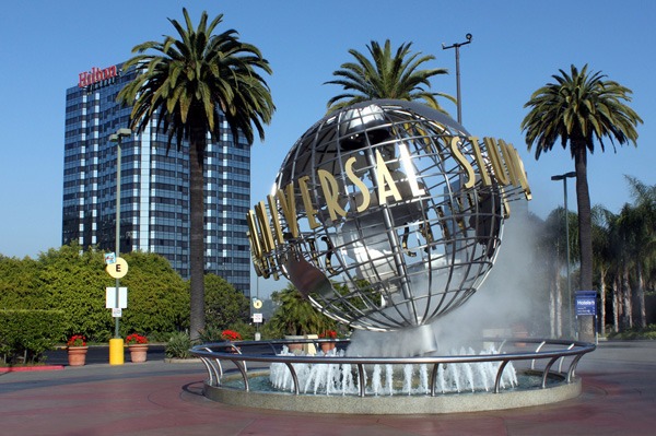 https://d3r8gwkgo0io6y.cloudfront.net/upload/americas-7-best-amusement-parks-universal-studios.jpg