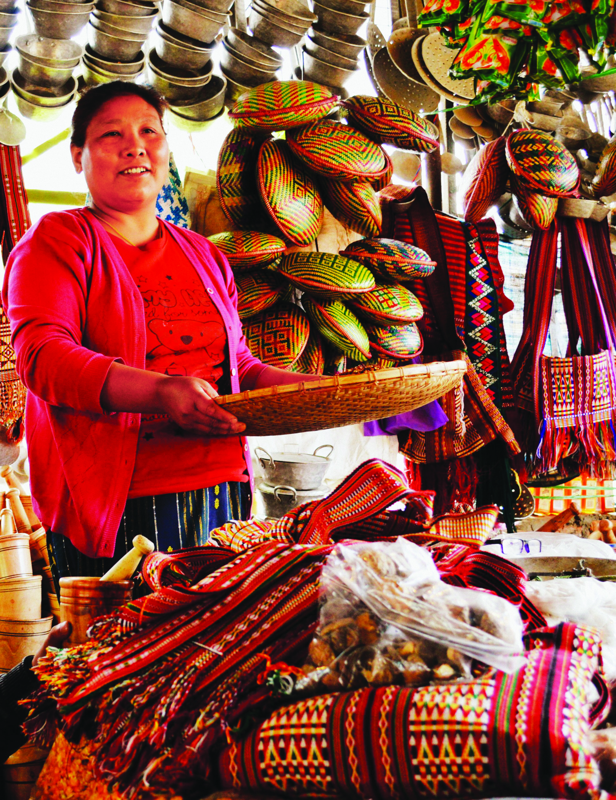 https://d3r8gwkgo0io6y.cloudfront.net/upload/bomdila-market-vendor-e1402744656587.jpg