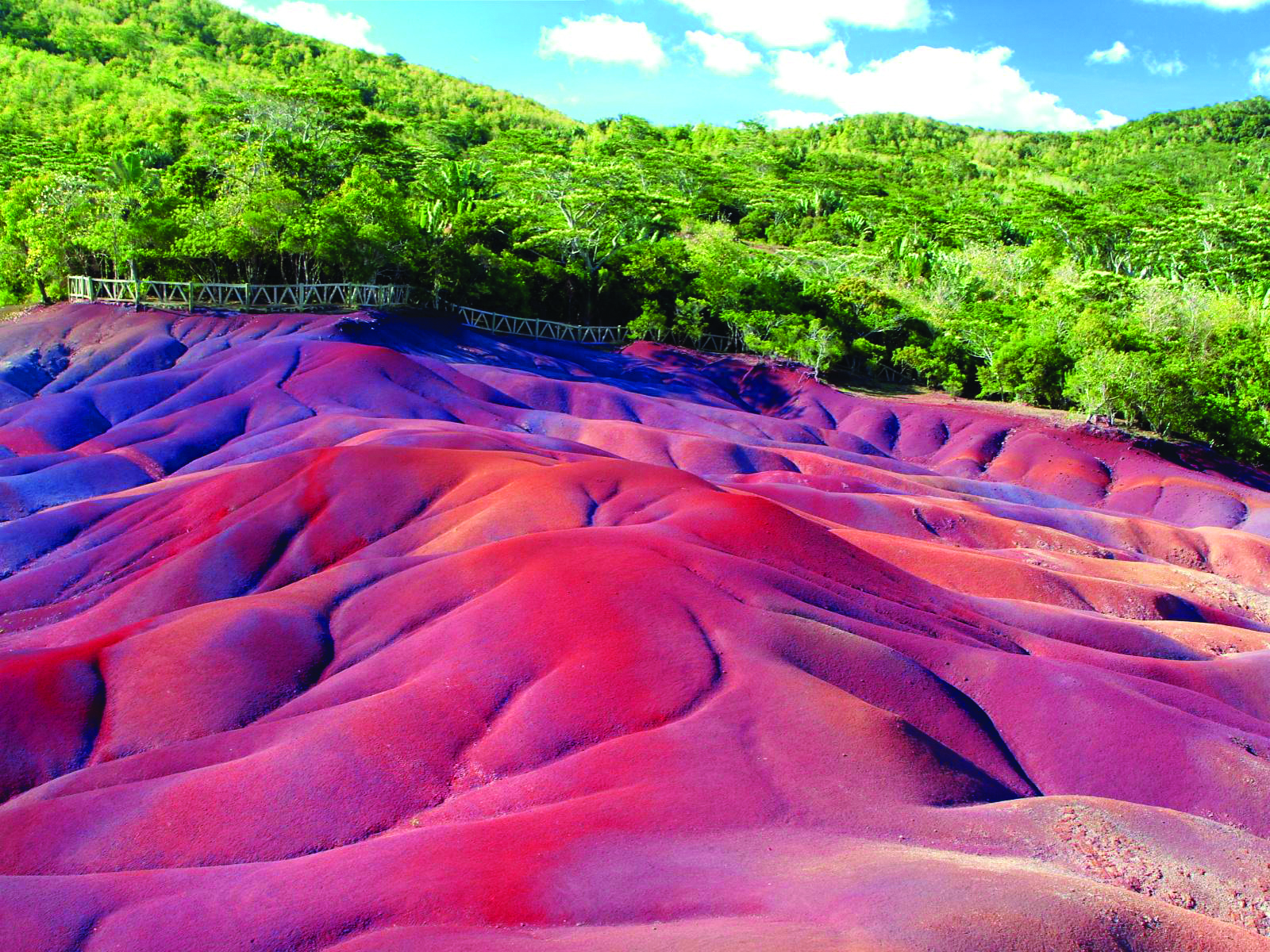 https://d3r8gwkgo0io6y.cloudfront.net/upload/chamarel-seven-coloured-earth.jpg