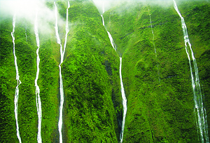 https://d3r8gwkgo0io6y.cloudfront.net/upload/cherrapunjee-falls.jpg