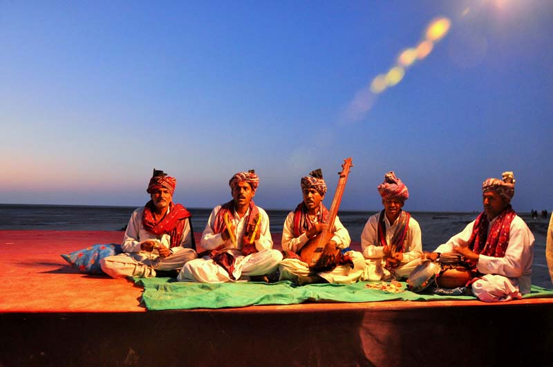 https://d3r8gwkgo0io6y.cloudfront.net/upload/cultural-music-during-rann-utsav06.jpg