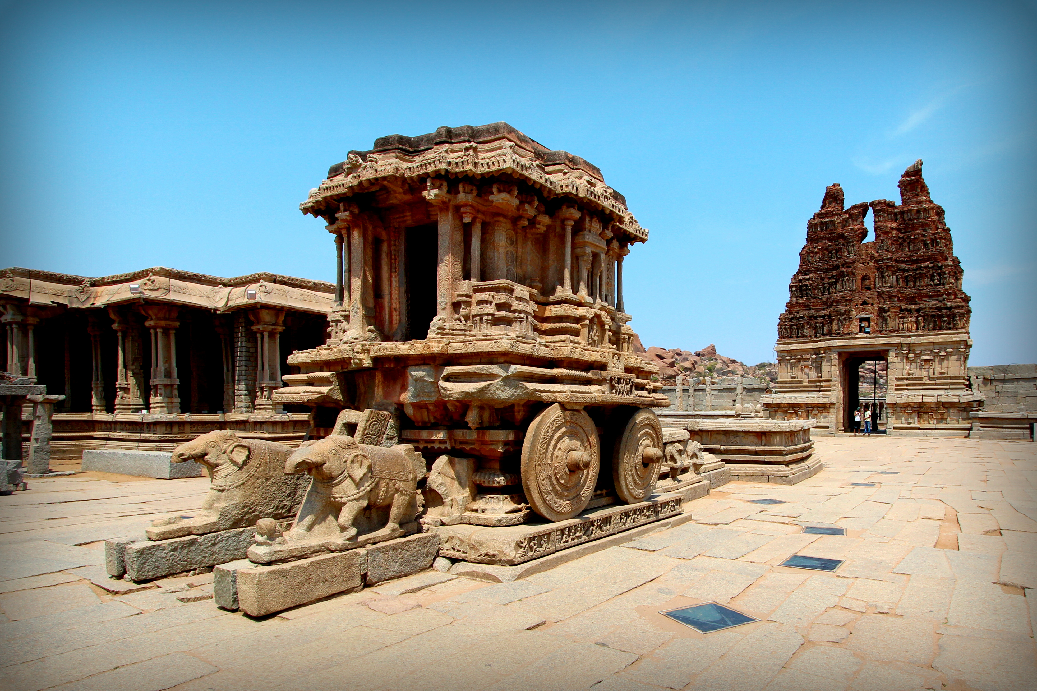https://d3r8gwkgo0io6y.cloudfront.net/upload/glimpse_of_hampi_main.jpg