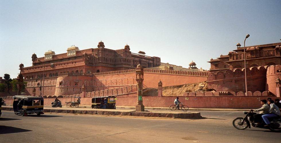 https://d3r8gwkgo0io6y.cloudfront.net/upload/junagarh-fort980x500.jpg