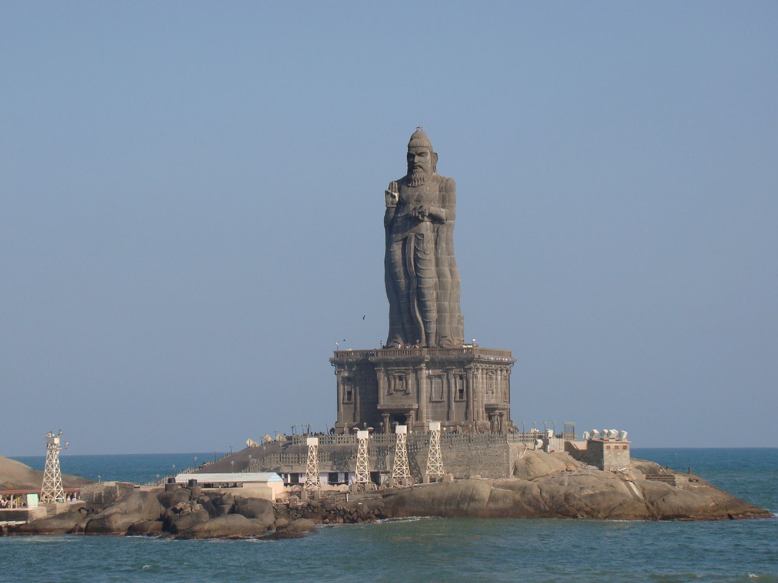 https://d3r8gwkgo0io6y.cloudfront.net/upload/kanyakumari_Tiruwalluwar2.JPG