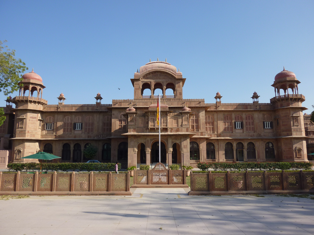 https://d3r8gwkgo0io6y.cloudfront.net/upload/lal-bagh-palace-indore.jpg