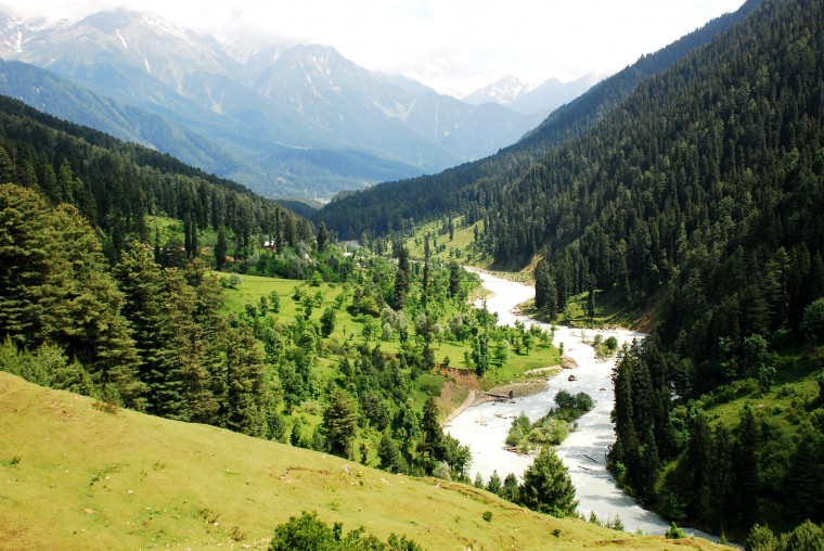 https://d3r8gwkgo0io6y.cloudfront.net/upload/lidder-river-pahalgam-valley.jpg