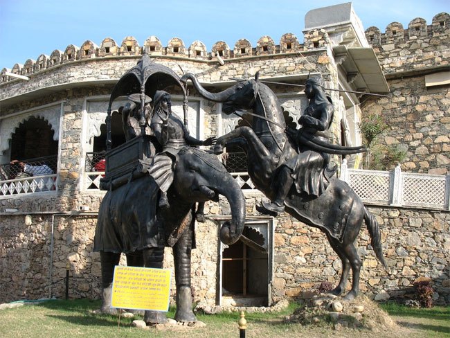 https://d3r8gwkgo0io6y.cloudfront.net/upload/maharana-pratap-memorial-moti-magri-udaipur.jpg
