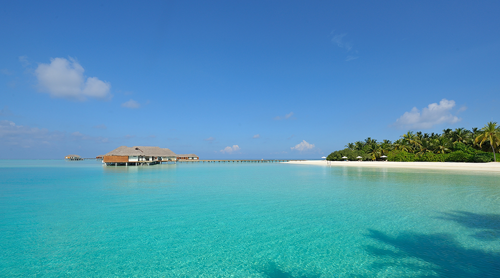 https://d3r8gwkgo0io6y.cloudfront.net/upload/maldives-the-seychelles-an-island-white-sand-clear-water.jpg