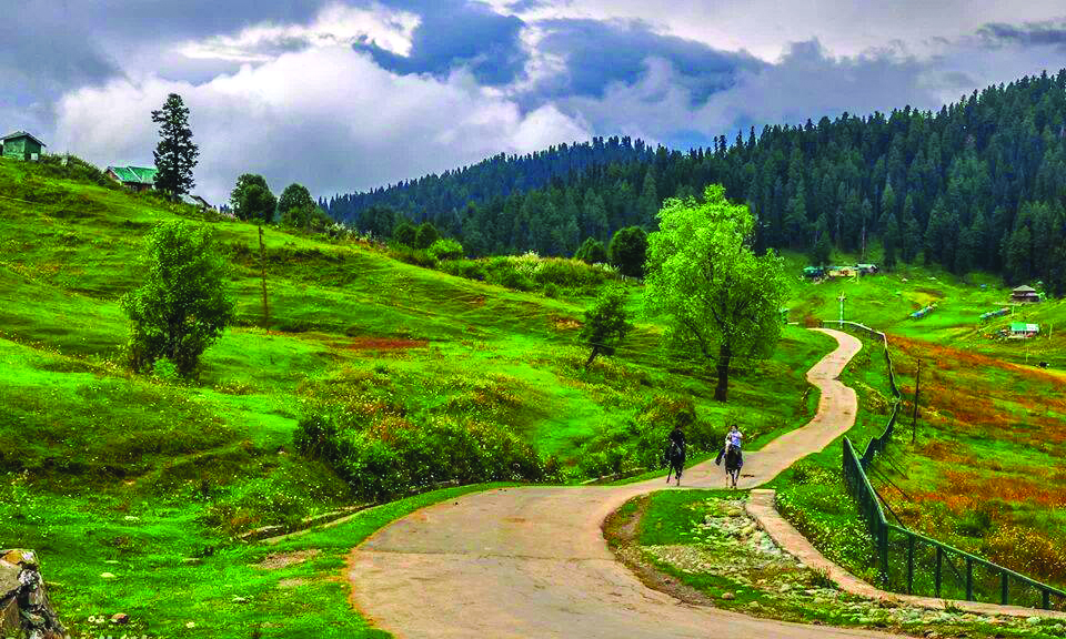 https://d3r8gwkgo0io6y.cloudfront.net/upload/summer-gulmarg.jpg