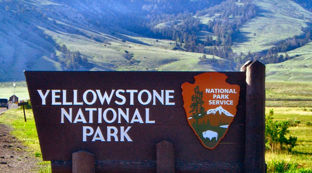 https://d3r8gwkgo0io6y.cloudfront.net/upload/ynp-yellowstone-entry-sign.jpg